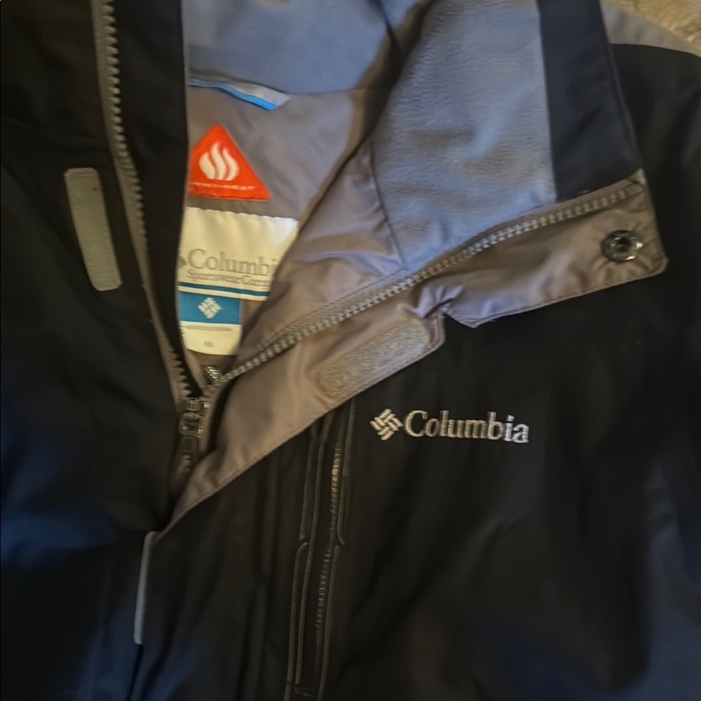 Columbia Two-Tone Outdoor Jacket - Picture 2 of 3